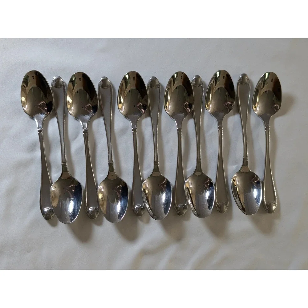 Oneida Silver Satin Garnet 18/10 Stainless Flatware Set 32 Random Pieces